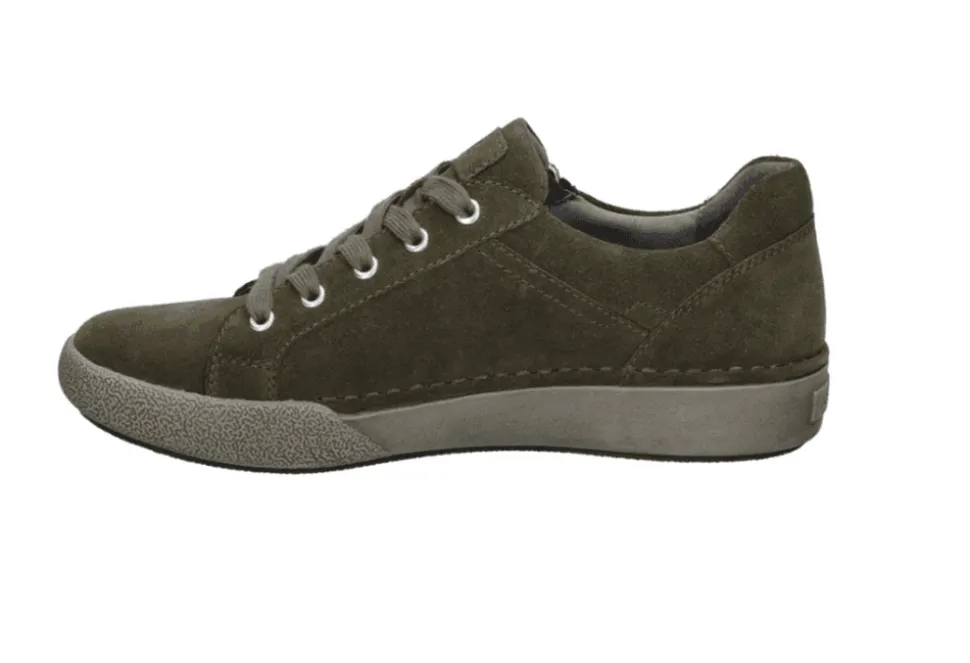 Claire 13 Zip Trainer