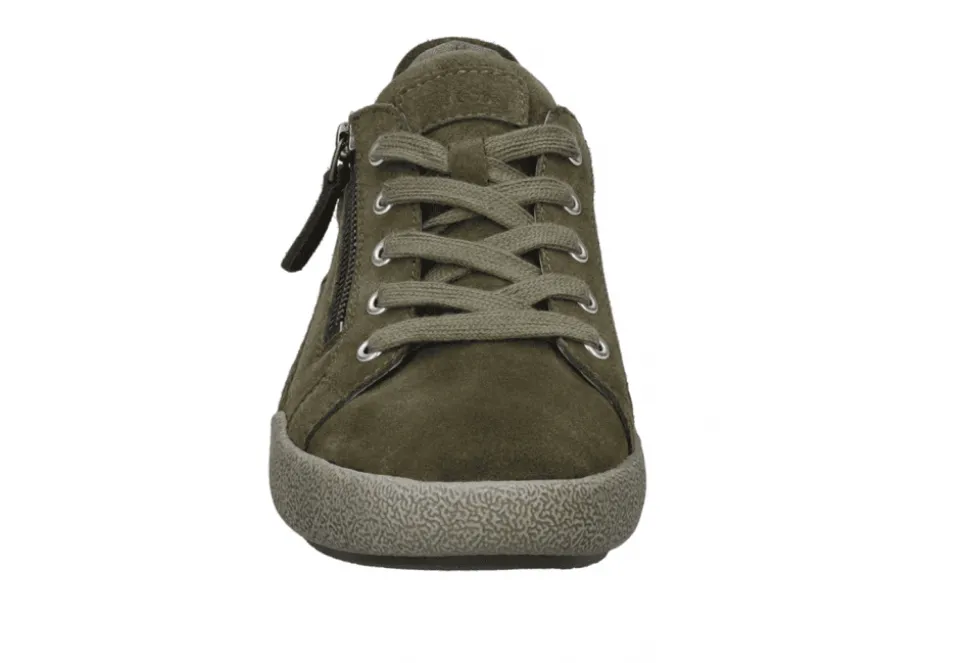 Claire 13 Zip Trainer