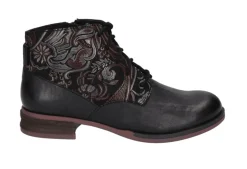 Sanja 10 Lace Ankle Boots