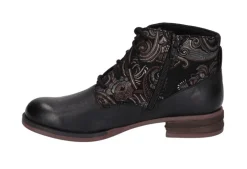 Sanja 10 Lace Ankle Boots